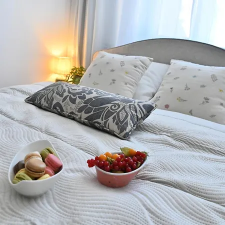 Joy In City's Heart - Square Appartement