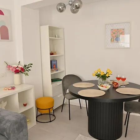 Joy In City's Heart - Square Appartement Bucarest